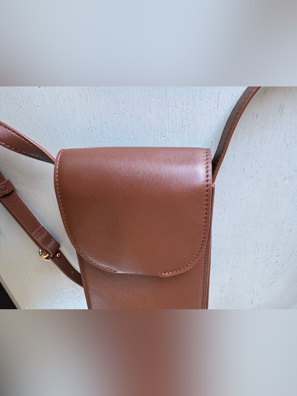 LIKE NEW Cuyana Concertina Phone Bag in Black Dark Chestnut Smooth Leather - Picture 6 of 11